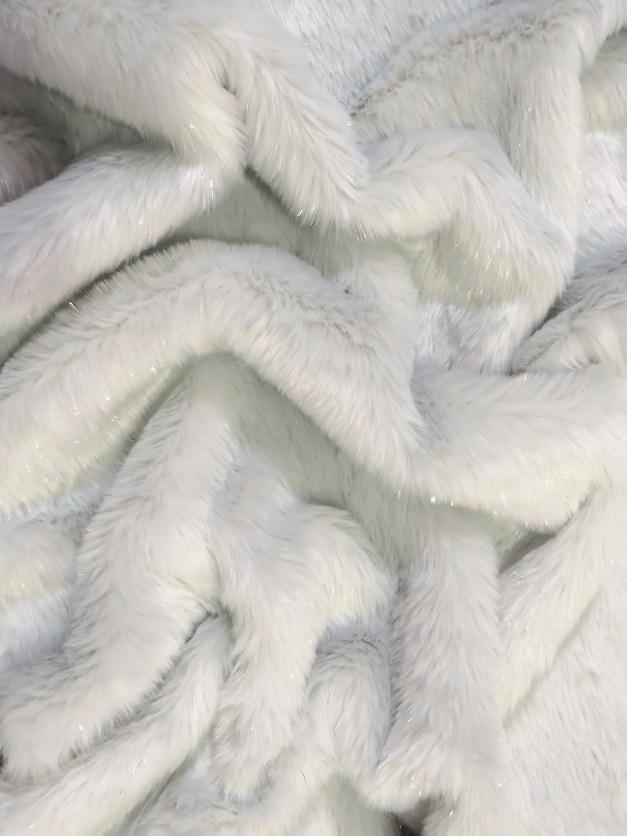 Tinsel Tip Short Shag Faux Fur / Platinum Silver / Sold By The Yard (Second Quality Goods)